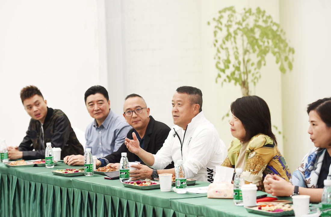 座谈会.jpg 座谈会.jpg